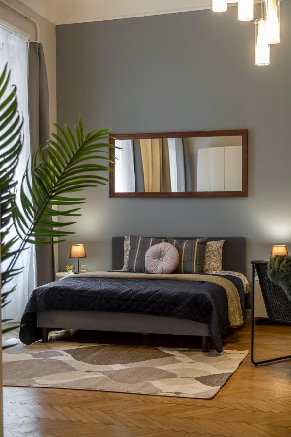 Spacious & Cozy Downtown Apartment With Balcony 부다페스트 외부 사진