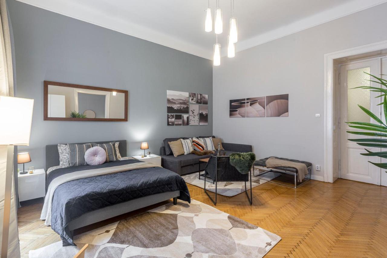 Spacious & Cozy Downtown Apartment With Balcony 부다페스트 외부 사진