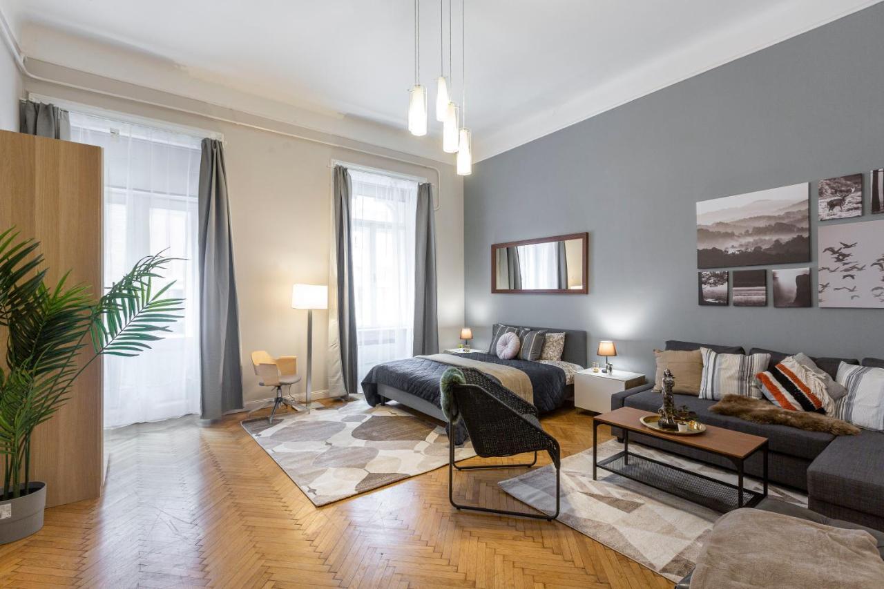Spacious & Cozy Downtown Apartment With Balcony 부다페스트 외부 사진