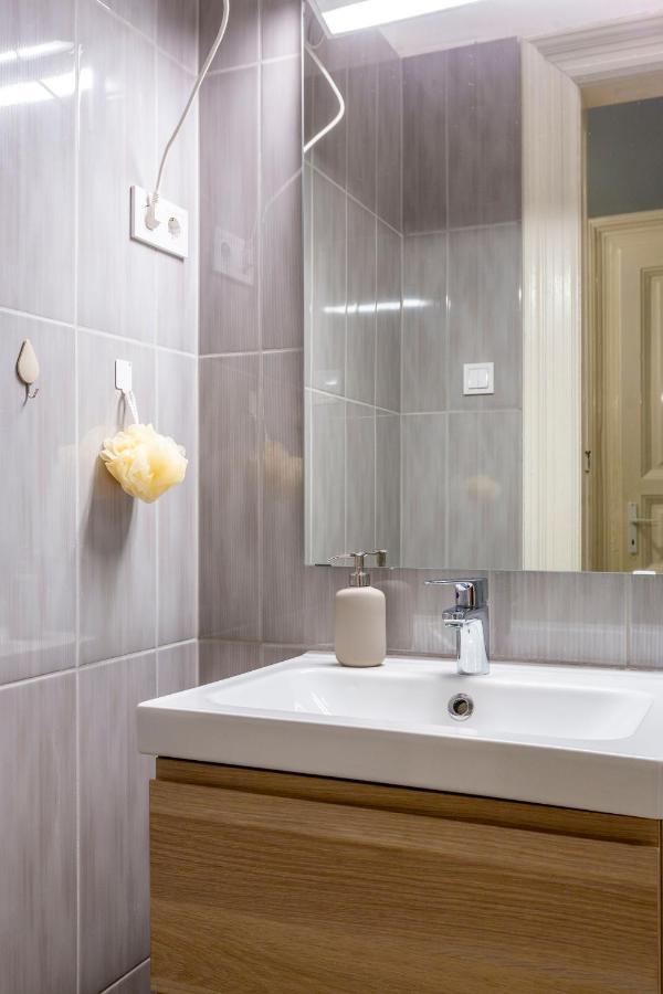 Spacious & Cozy Downtown Apartment With Balcony 부다페스트 외부 사진