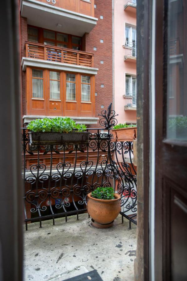 Spacious & Cozy Downtown Apartment With Balcony 부다페스트 외부 사진