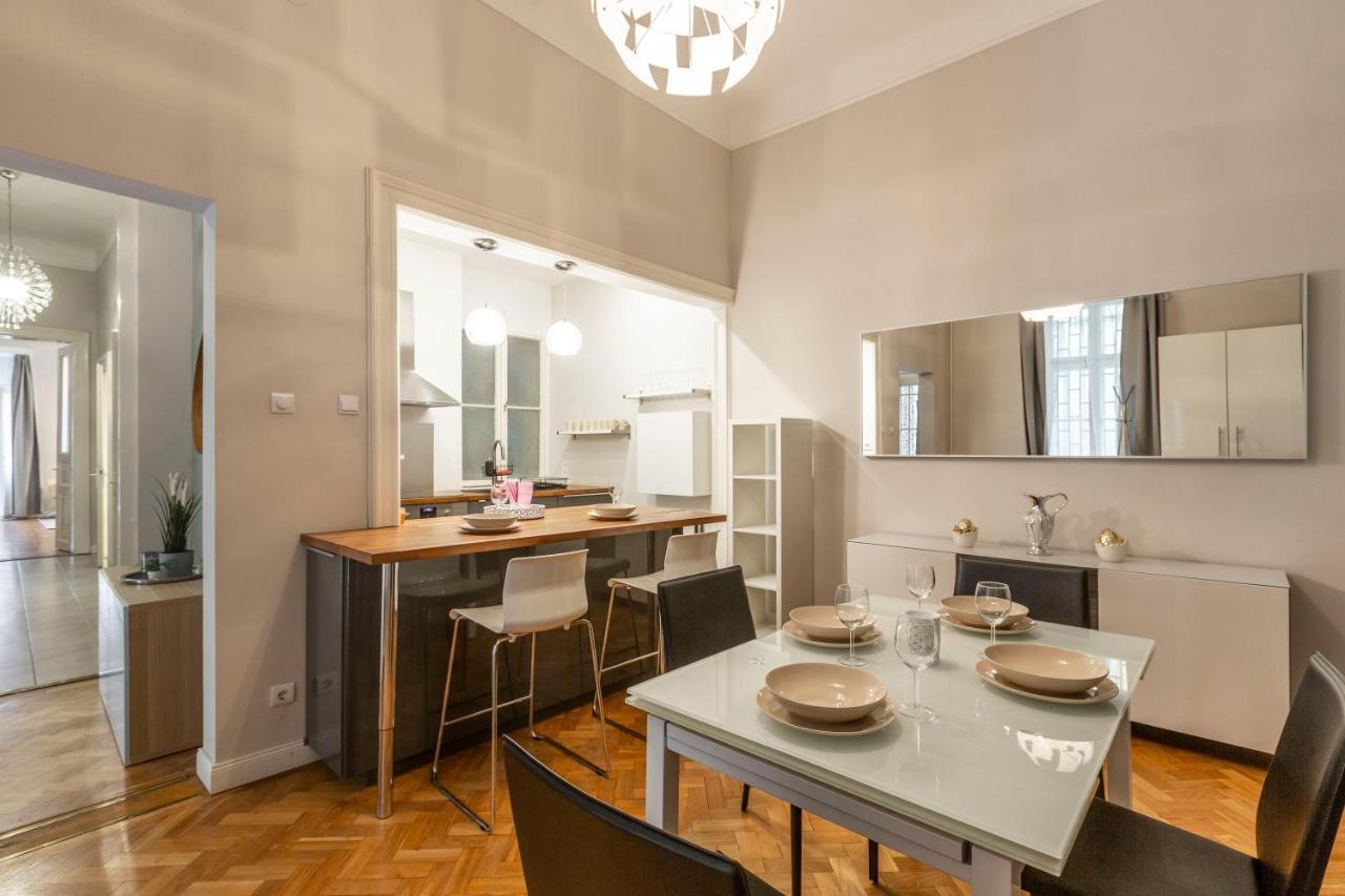 Spacious & Cozy Downtown Apartment With Balcony 부다페스트 외부 사진