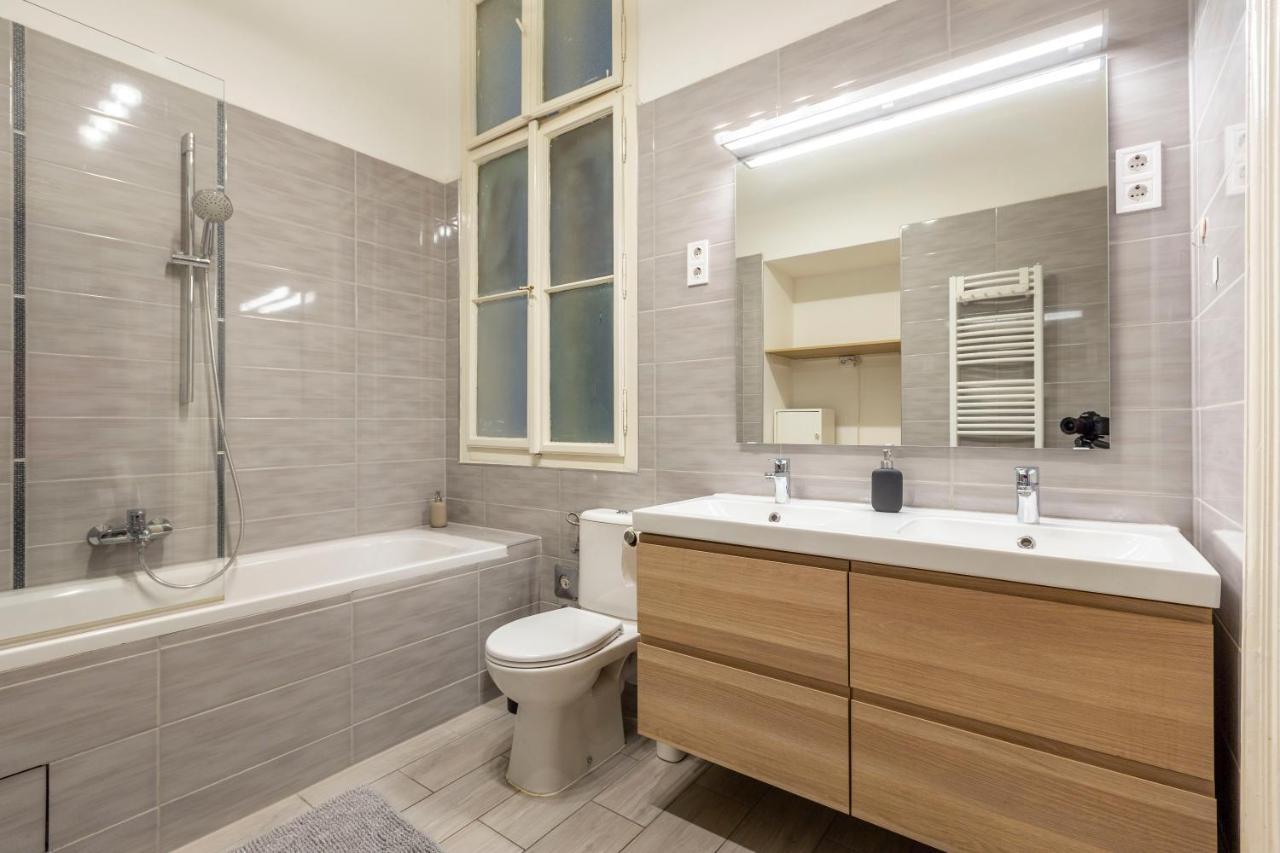 Spacious & Cozy Downtown Apartment With Balcony 부다페스트 외부 사진