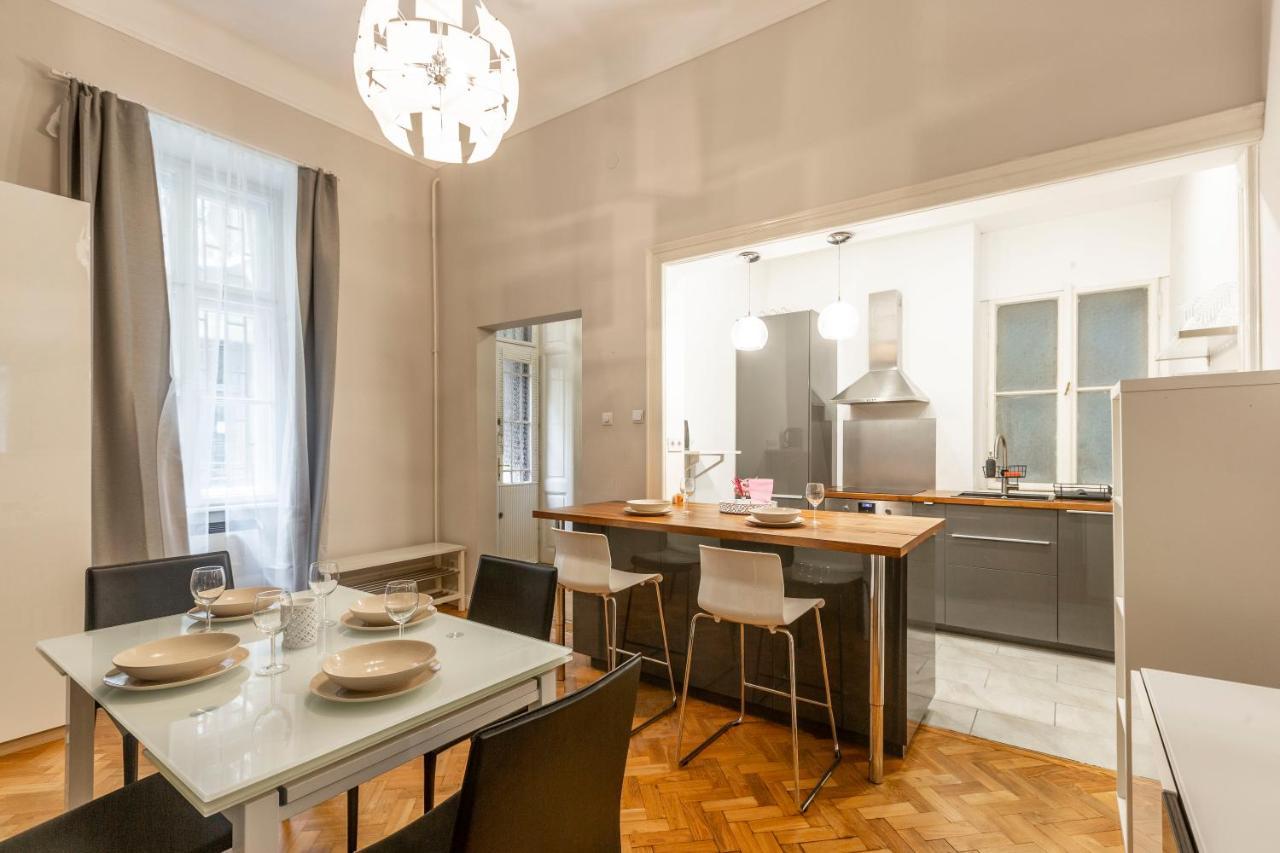 Spacious & Cozy Downtown Apartment With Balcony 부다페스트 외부 사진